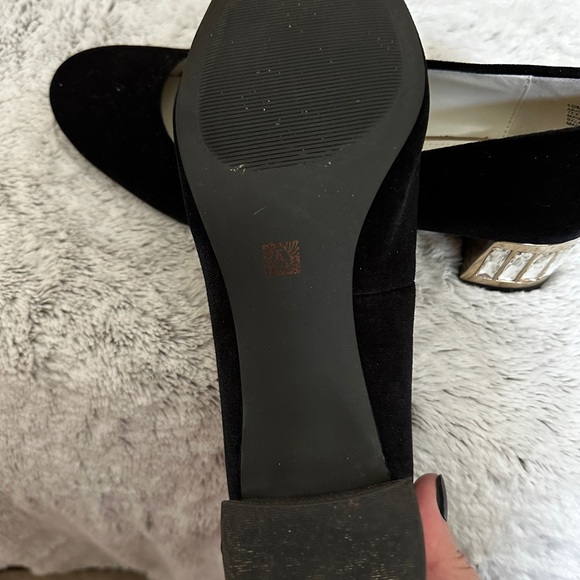 Stunning Anne Klein Black Velvet size 10 Dress shoe with Elegant block heel - Picture 5 of 8